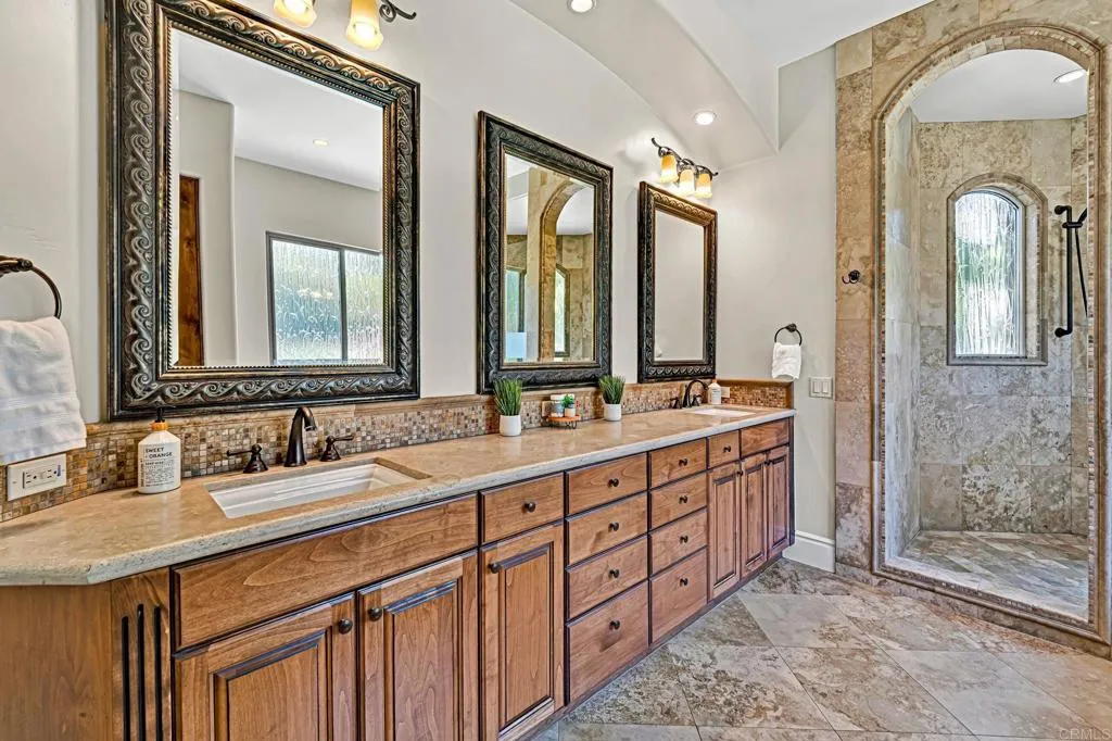 https://cdn.realtyfeed.com/cdn/127/306467106/e6af1e7c74f1186d2091523cc8705da5.webp