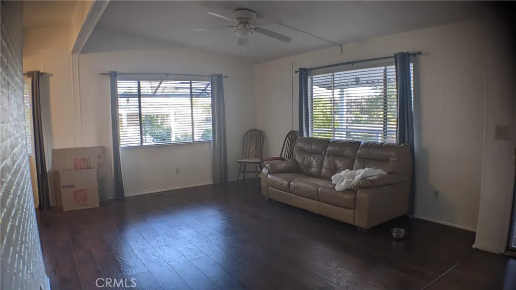 https://cdn.realtyfeed.com/cdn/127/306467128/fec138934d799f24f842cf010c26271c.webp
