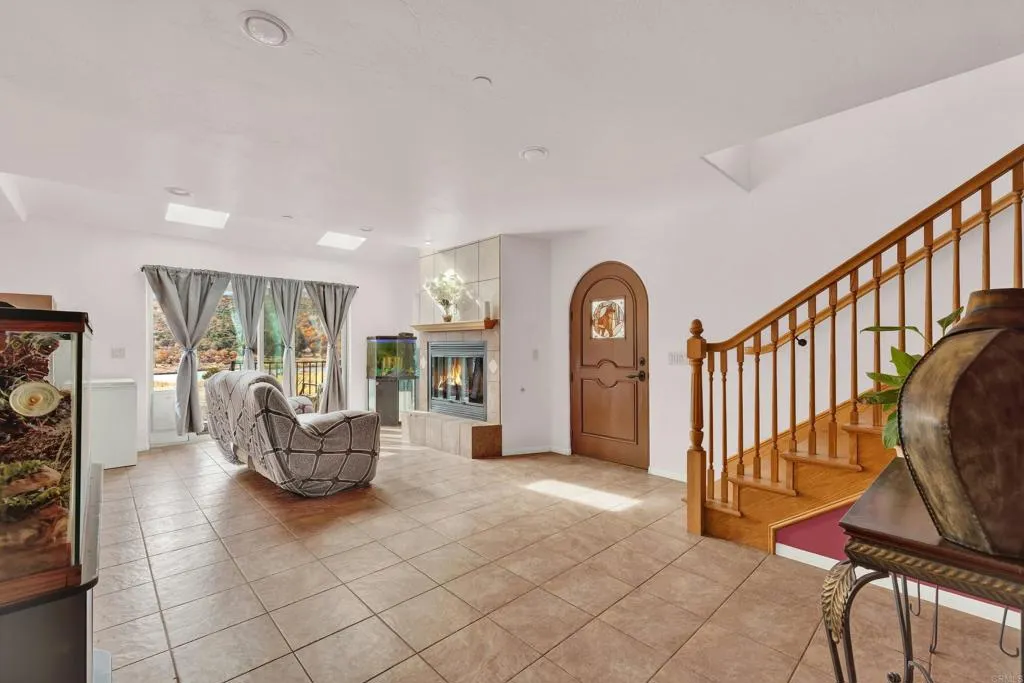 https://cdn.realtyfeed.com/cdn/127/306467281/0b003b36f5a4b69fbc41e502a1bb3bef.webp