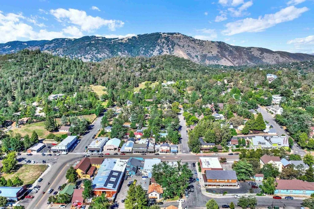 https://cdn.realtyfeed.com/cdn/127/306467281/1f6263dbe8da8d76b37413743e45beb0.webp