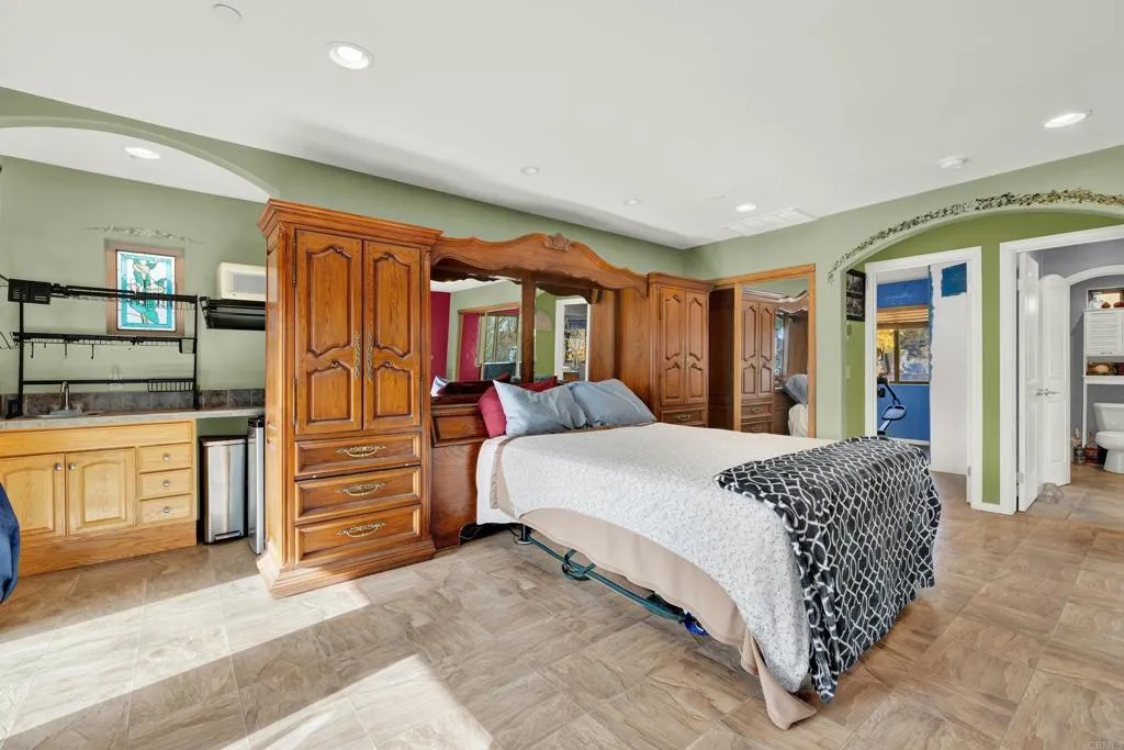 https://cdn.realtyfeed.com/cdn/127/306467281/6b3a77177adef68e8a566939739868fd.webp