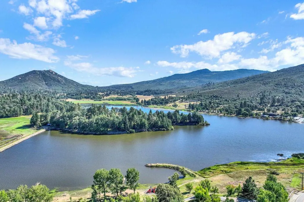 https://cdn.realtyfeed.com/cdn/127/306467281/6ff6c52bc39b14c71a2b073409294f28.webp