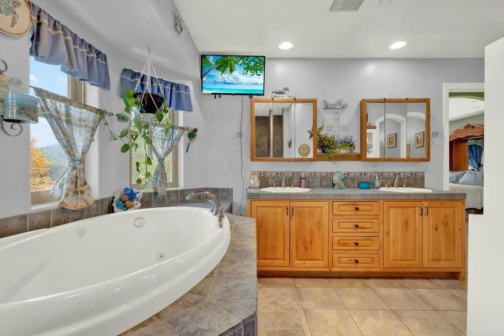 https://cdn.realtyfeed.com/cdn/127/306467281/8500da822197d476e9ce348e06ba942b.webp