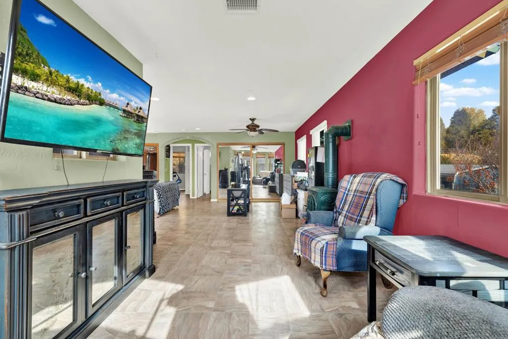 https://cdn.realtyfeed.com/cdn/127/306467281/bc66916cfced73580874f24631ab9a17.webp