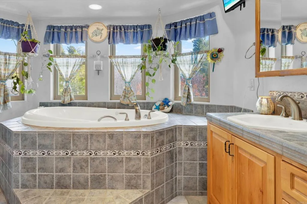 https://cdn.realtyfeed.com/cdn/127/306467281/c556230a271ae10541f480f42ffe31c2.webp