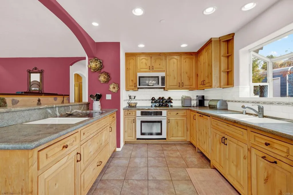 https://cdn.realtyfeed.com/cdn/127/306467281/d3b4a3d28673478874e9cc0b353afaec.webp