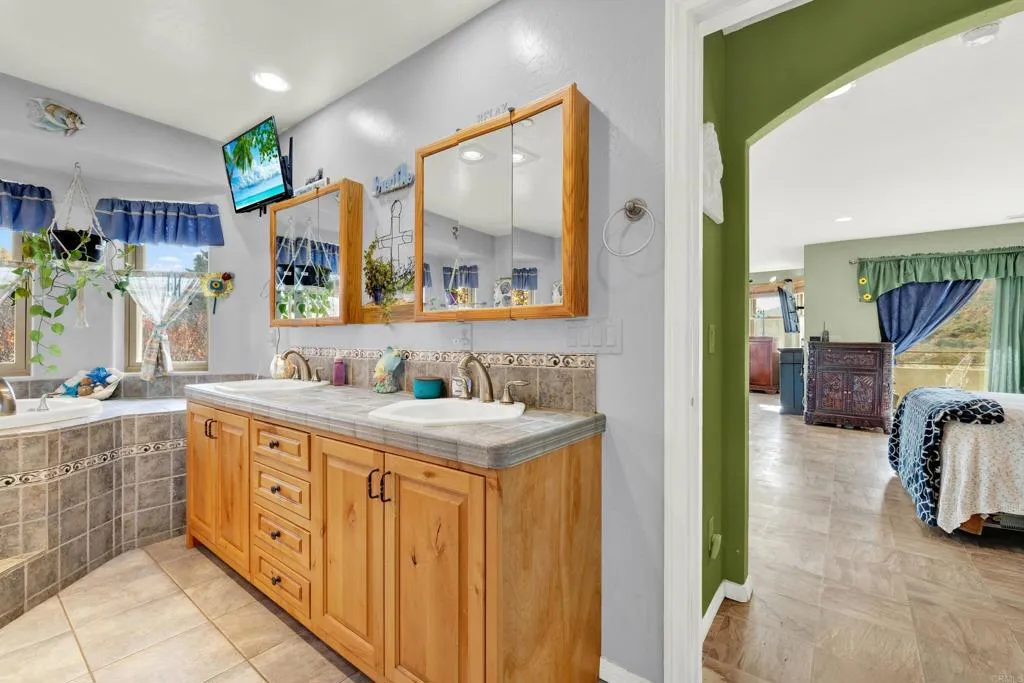 https://cdn.realtyfeed.com/cdn/127/306467281/de1007d7a86ca7101dcbd44ff30eae70.webp