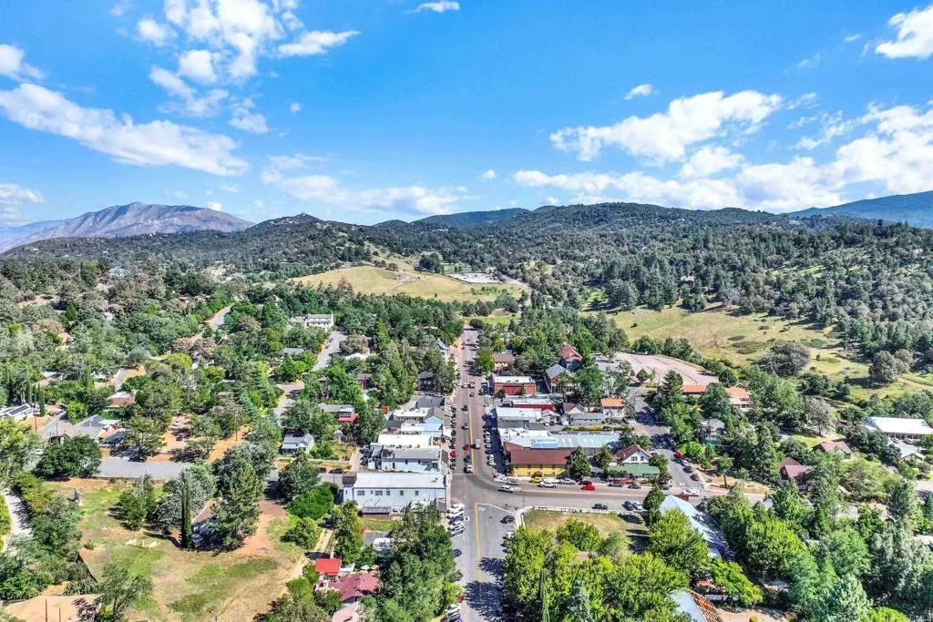 https://cdn.realtyfeed.com/cdn/127/306467281/e9fe83ebdfaadbc6b8a7dbc82a15fab4.webp