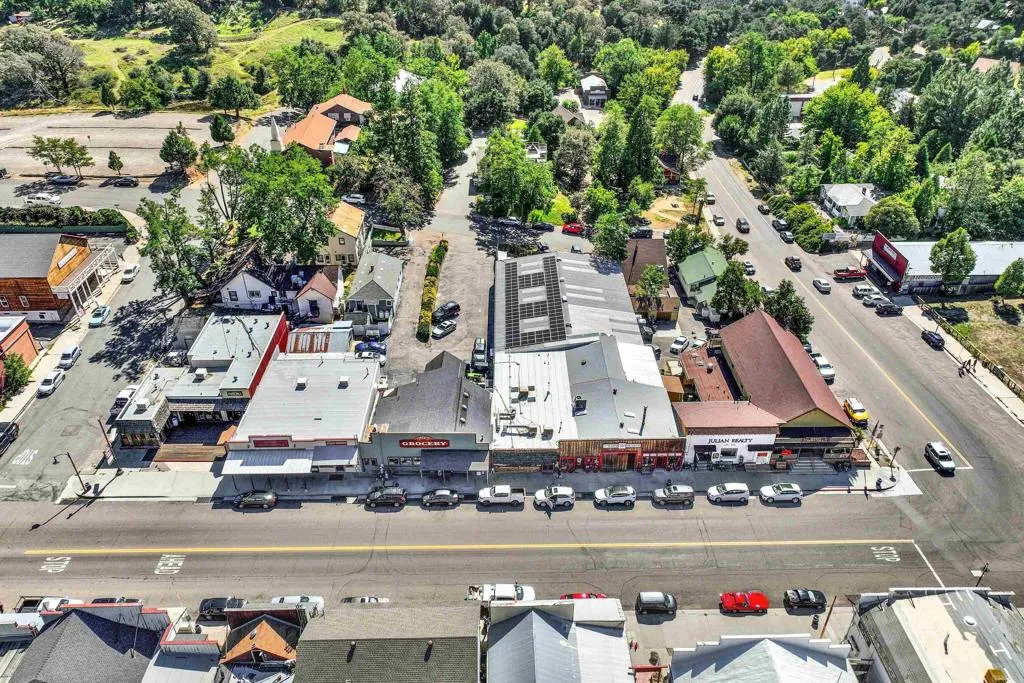 https://cdn.realtyfeed.com/cdn/127/306467281/f329afff0939335b3024573f7c92d20e.webp