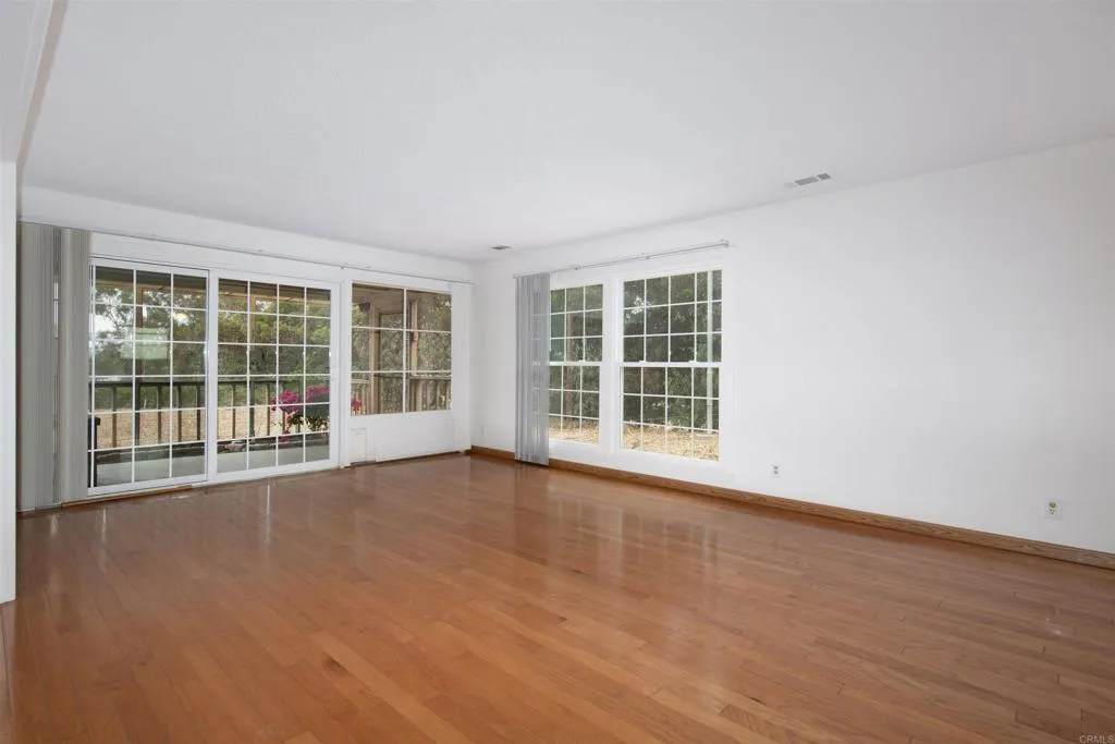 Photo #10: NDP2505863 Listing: Photo #10