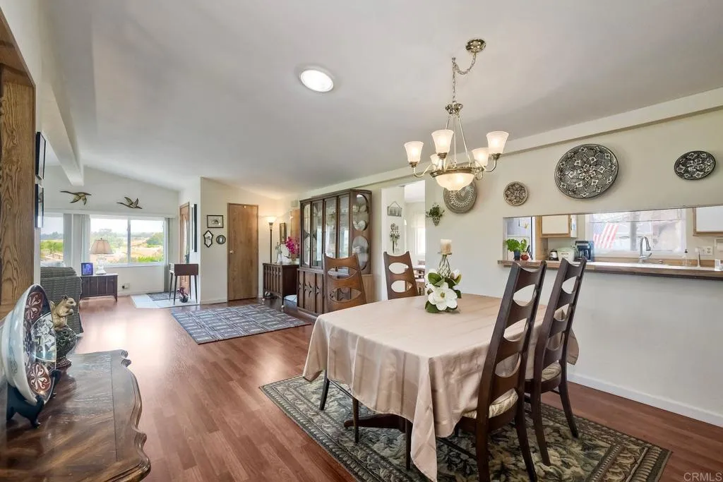https://cdn.realtyfeed.com/cdn/127/306467552/c7b75de6f9b78e96c17546d1725ba065.webp