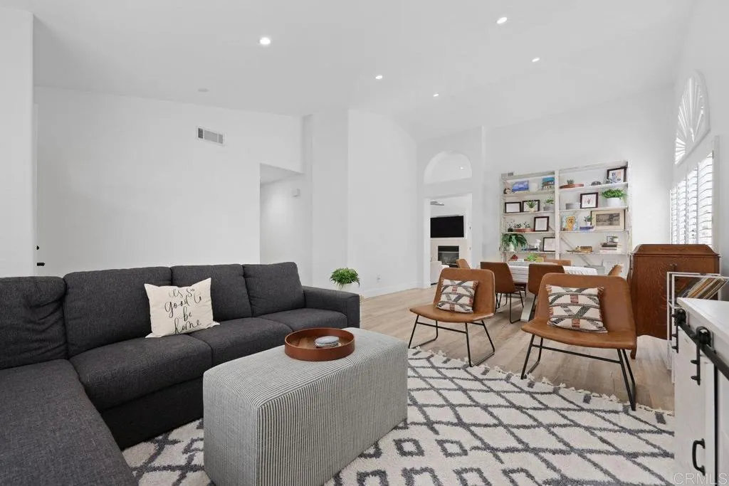 https://cdn.realtyfeed.com/cdn/127/306467938/37ef4fa9831e2f21b41260fa03da25d2.webp