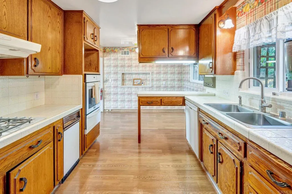 https://cdn.realtyfeed.com/cdn/127/306468005/194eeacbc3ae40ec671cd9cd9f325384.webp
