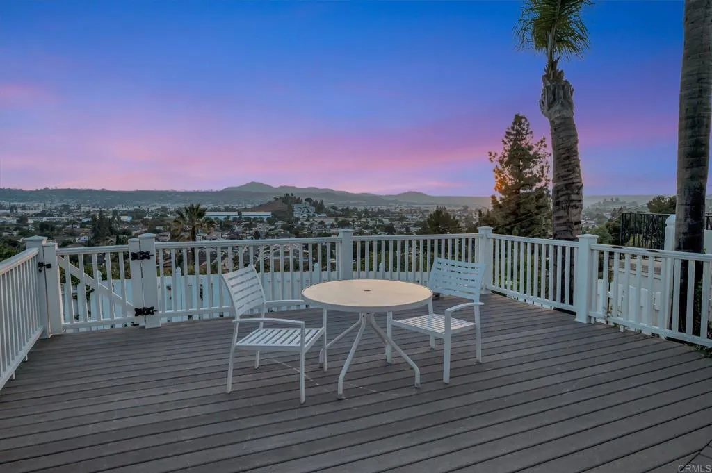 https://cdn.realtyfeed.com/cdn/127/306468005/70b3b82d7f0bcf5cce99fb014880650f.webp