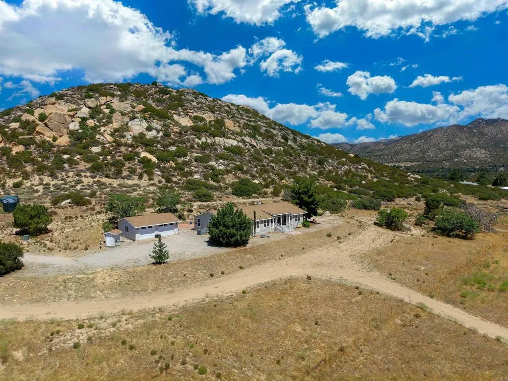 https://cdn.realtyfeed.com/cdn/127/306468350/88f12b28a3674f884f7f4dd01b88e7f4.webp