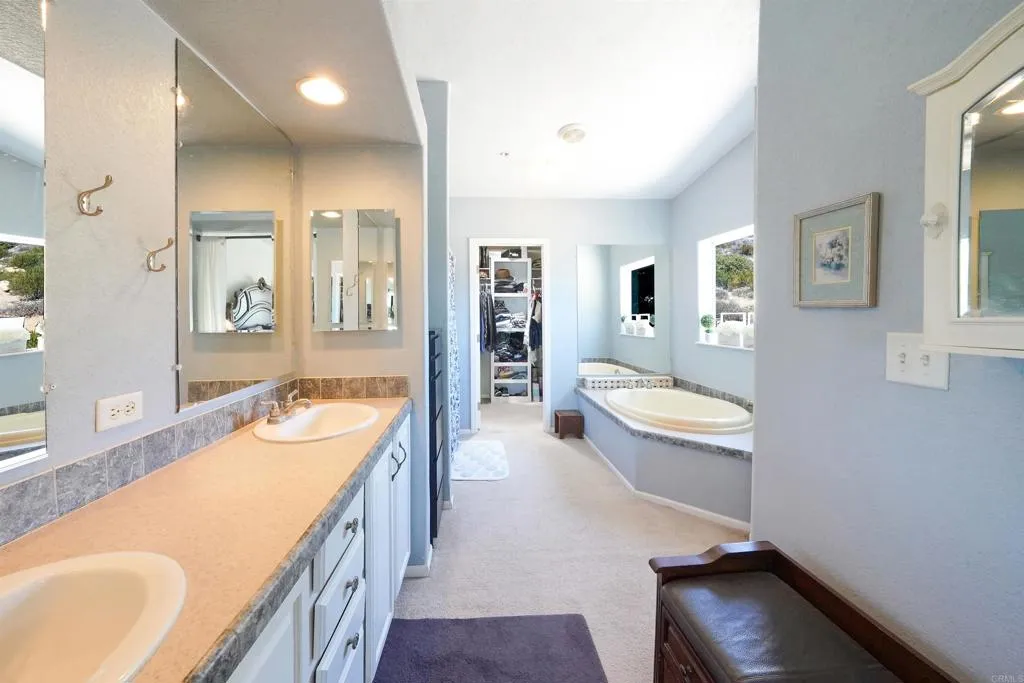 https://cdn.realtyfeed.com/cdn/127/306468350/8eed5b59b656efbaa27f96cb96b62984.webp