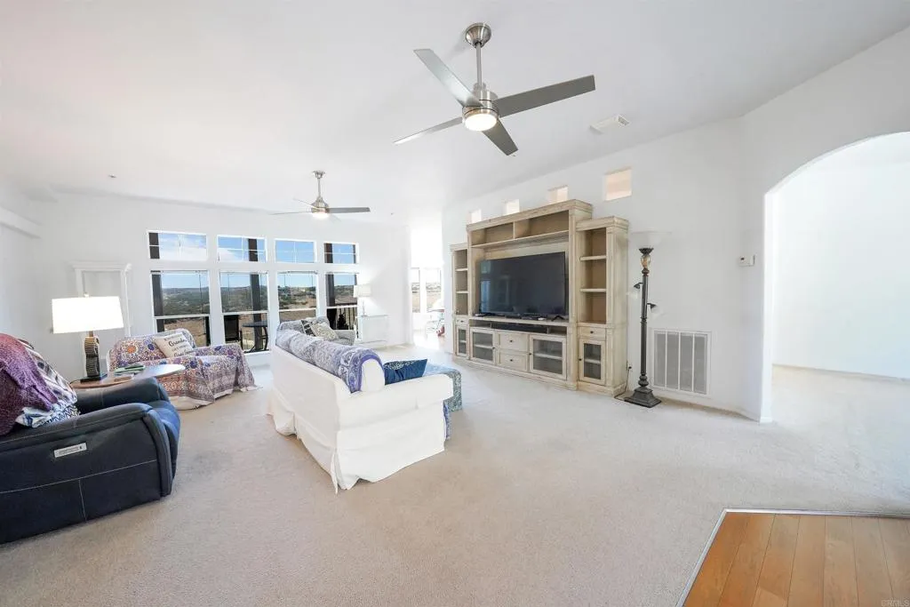 https://cdn.realtyfeed.com/cdn/127/306468350/a0f9b6d2e6352fc501417849beaf66d6.webp