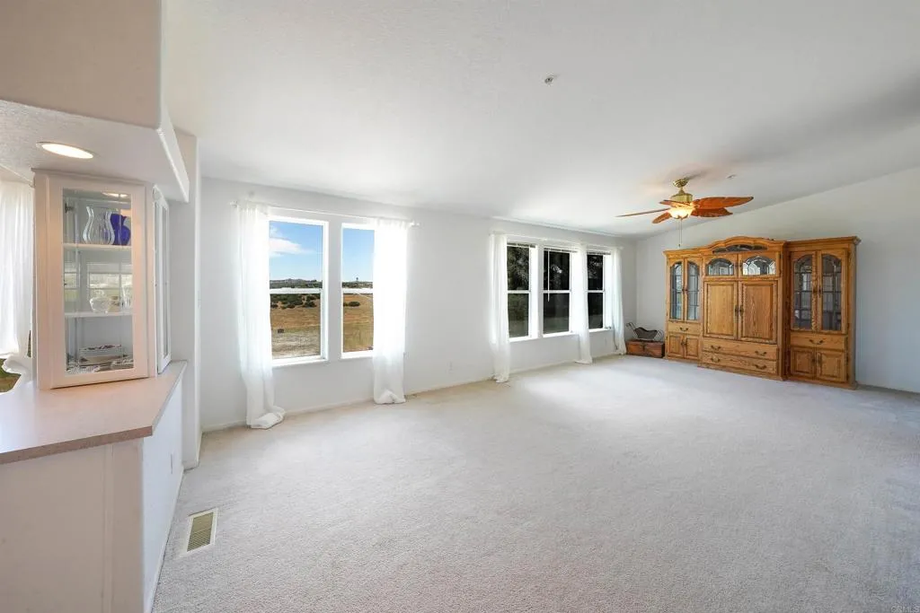 https://cdn.realtyfeed.com/cdn/127/306468350/dc60bd10a8ea9da32ab876995cae3a87.webp