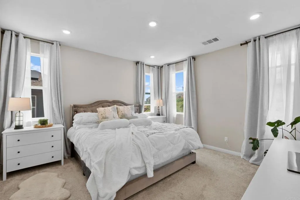 https://cdn.realtyfeed.com/cdn/127/306468404/c71de5d54304d84a078bc9cb4524cf77.webp