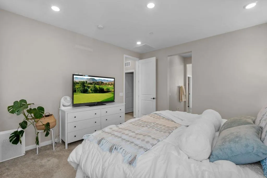 https://cdn.realtyfeed.com/cdn/127/306468404/c8e3a8ba15ec24edba6edf271d9bf712.webp