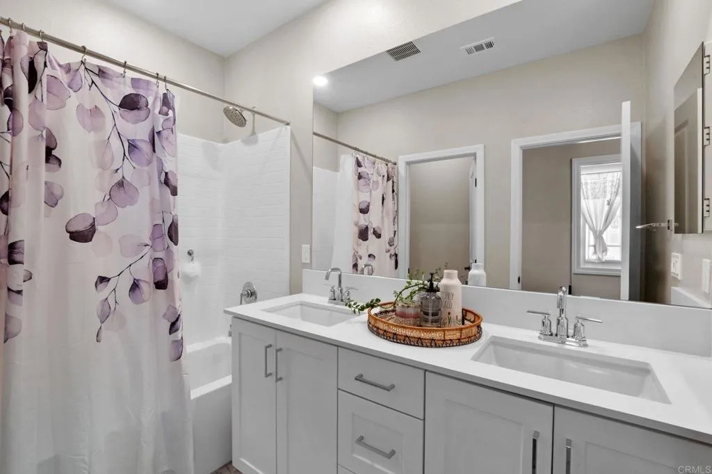 https://cdn.realtyfeed.com/cdn/127/306468404/ce21f260a5c65d6a4c84a420efca2d5b.webp