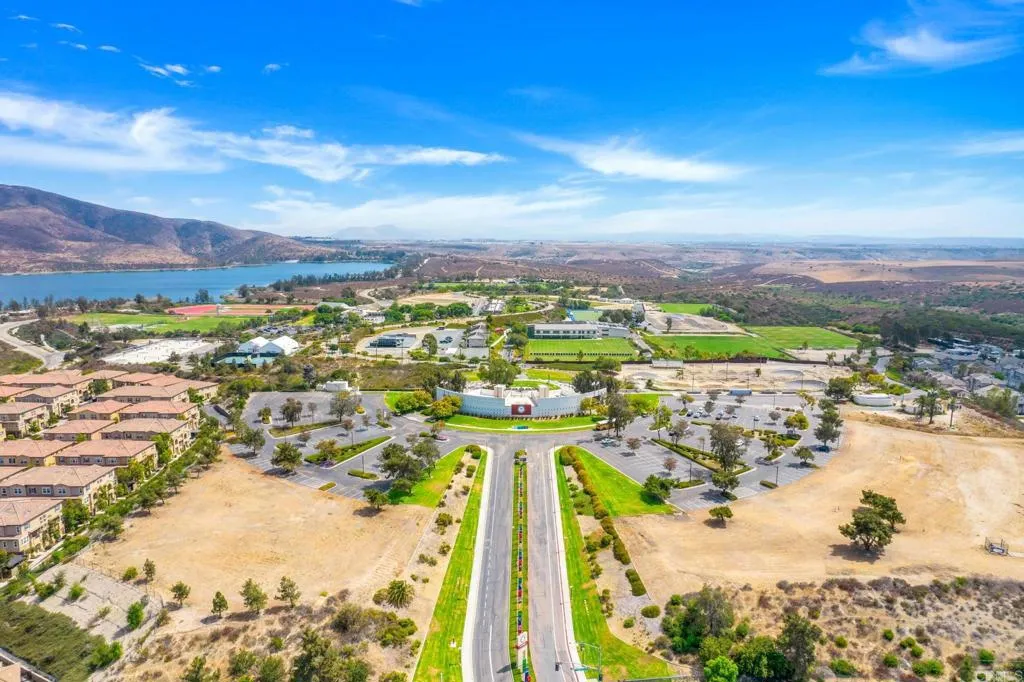 https://cdn.realtyfeed.com/cdn/127/306468498/de7d06b9c064bb24d02a4bce74f2e60a.webp