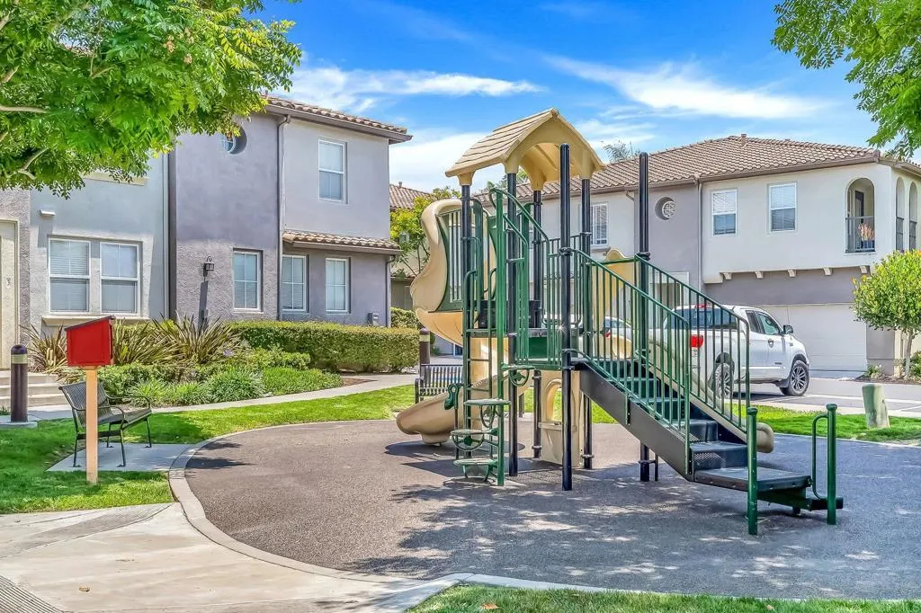 https://cdn.realtyfeed.com/cdn/127/306468498/fd1698f5c6ad5b14ca07bf6120c640d6.webp
