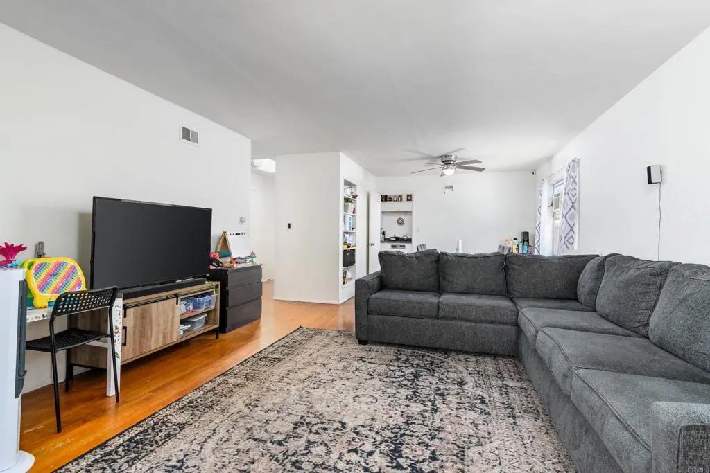 https://cdn.realtyfeed.com/cdn/127/306468595/b0b3211151b819f8ec73c59c7e755fba.webp