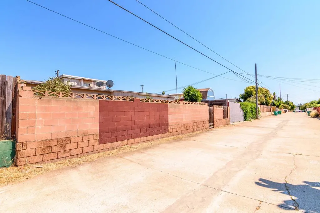 https://cdn.realtyfeed.com/cdn/127/306468595/bcbb5ca62bd2b45e0ab6ca89d45c4572.webp