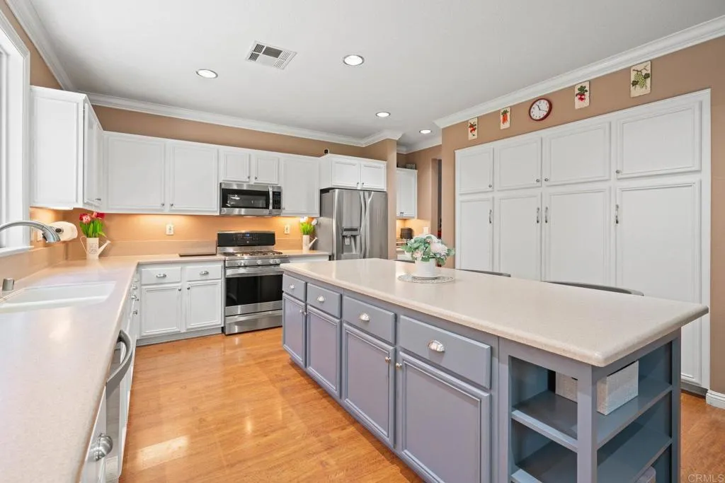 https://cdn.realtyfeed.com/cdn/127/306468619/8c3b260a33054ba9fcfc795495679055.webp