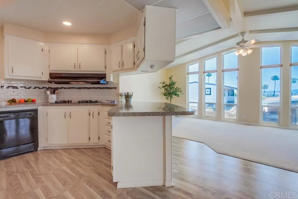 https://cdn.realtyfeed.com/cdn/127/306468998/e5f1454cf2171b55e64413c3d9d3353b.webp