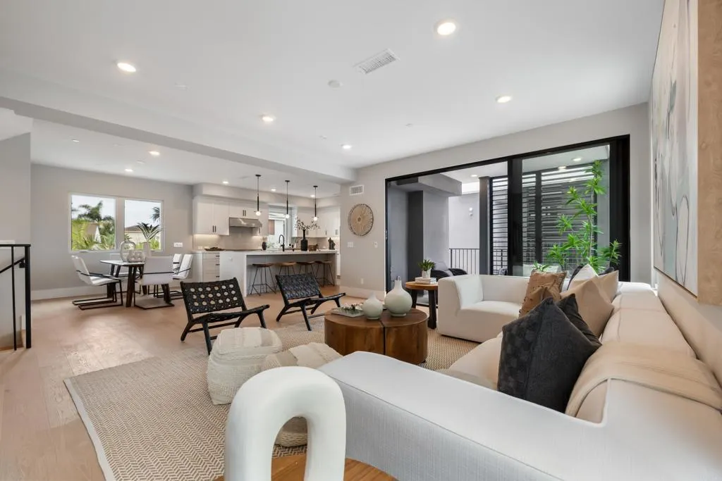 https://cdn.realtyfeed.com/cdn/127/306469095/8bb0b618a843cc6242816cf58d30555d.webp