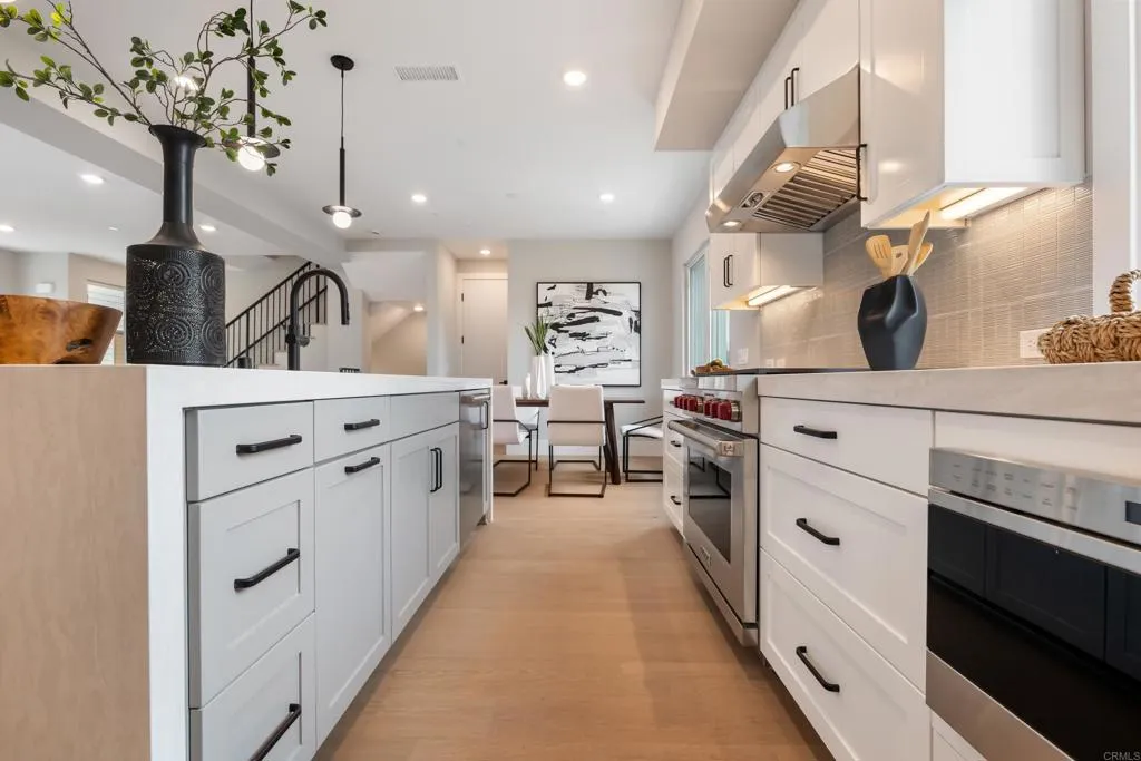 https://cdn.realtyfeed.com/cdn/127/306469095/ab67284224e6623e82e1c0236c9bf4bc.webp