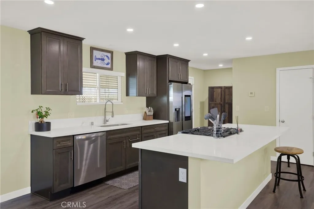 https://cdn.realtyfeed.com/cdn/127/306469209/1f51859becac5c9f987f7573ac2667fc.webp
