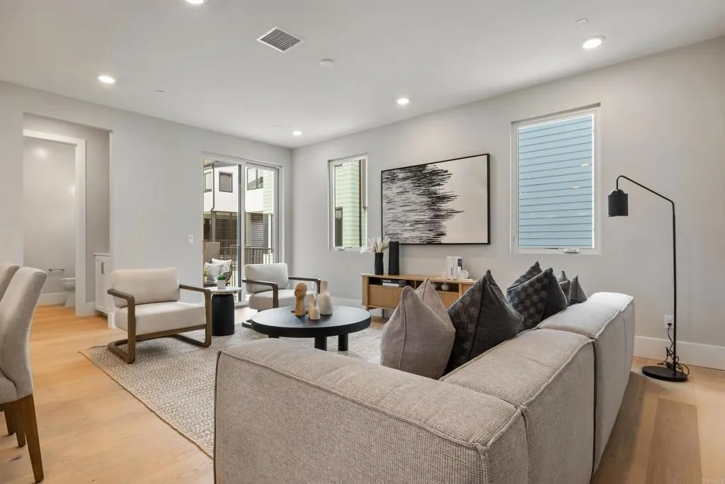 https://cdn.realtyfeed.com/cdn/127/306469213/138db1755c06482667824b4ce71a5470.webp