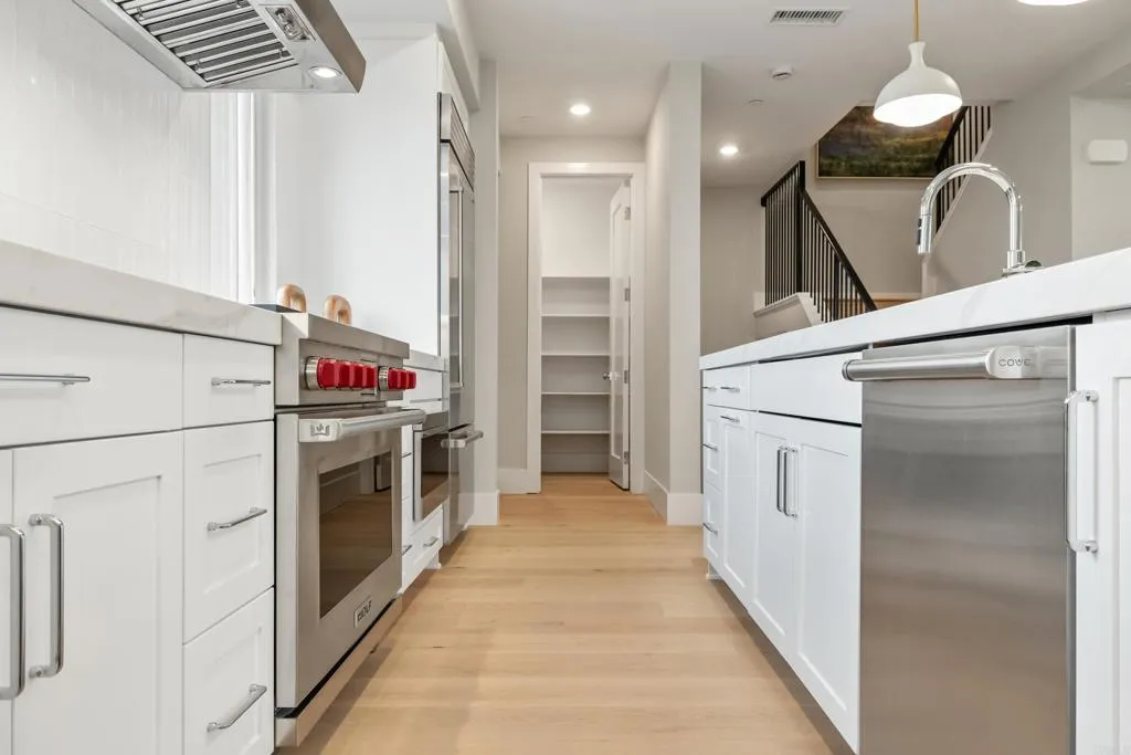 https://cdn.realtyfeed.com/cdn/127/306469213/656a0be168470565e51a8d4f42ce15a5.webp