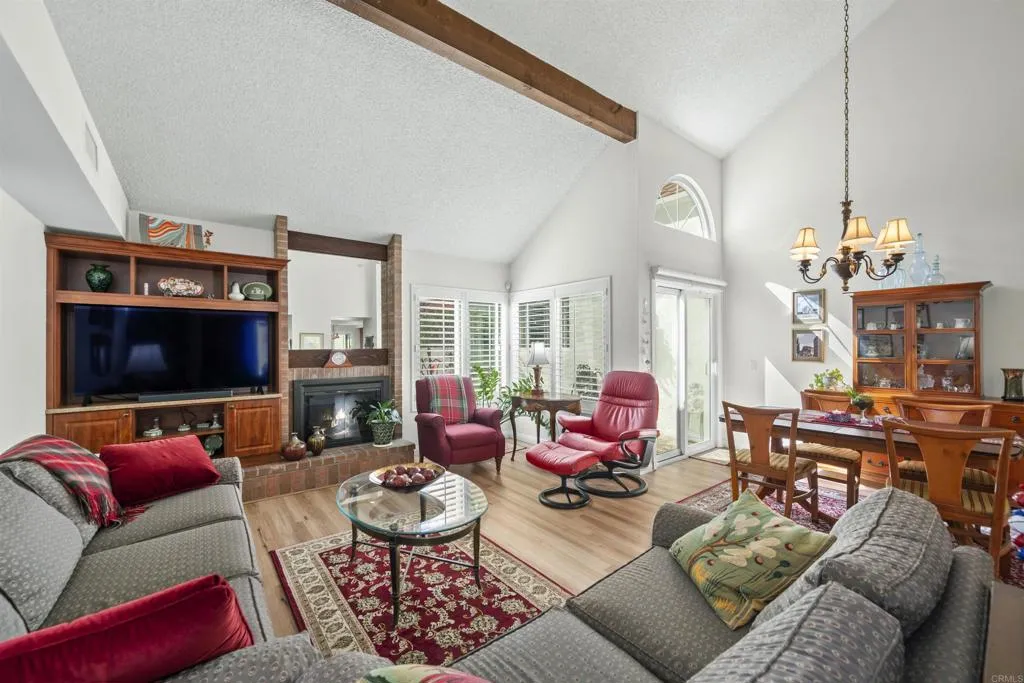 Photo #5: PTP2504529 Listing 