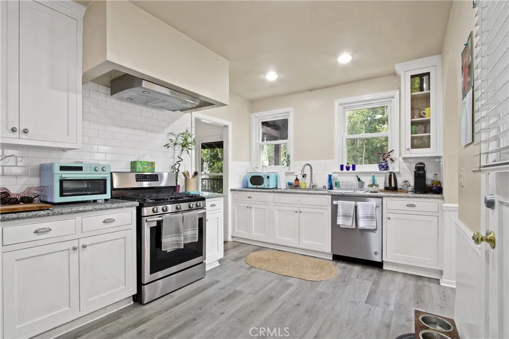 1048 S Hudson Avenue, Lake Los Angeles, CA 90019 - Photo 4 of 13, Lake Los Angeles, CA