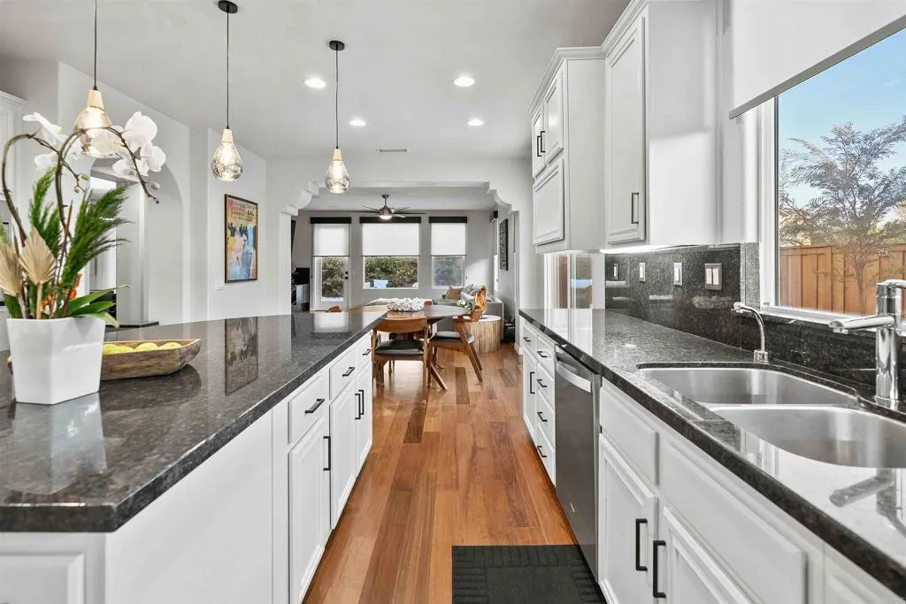 https://cdn.realtyfeed.com/cdn/127/306469625/111b51280bbdda00b7419c702fee7f44.webp