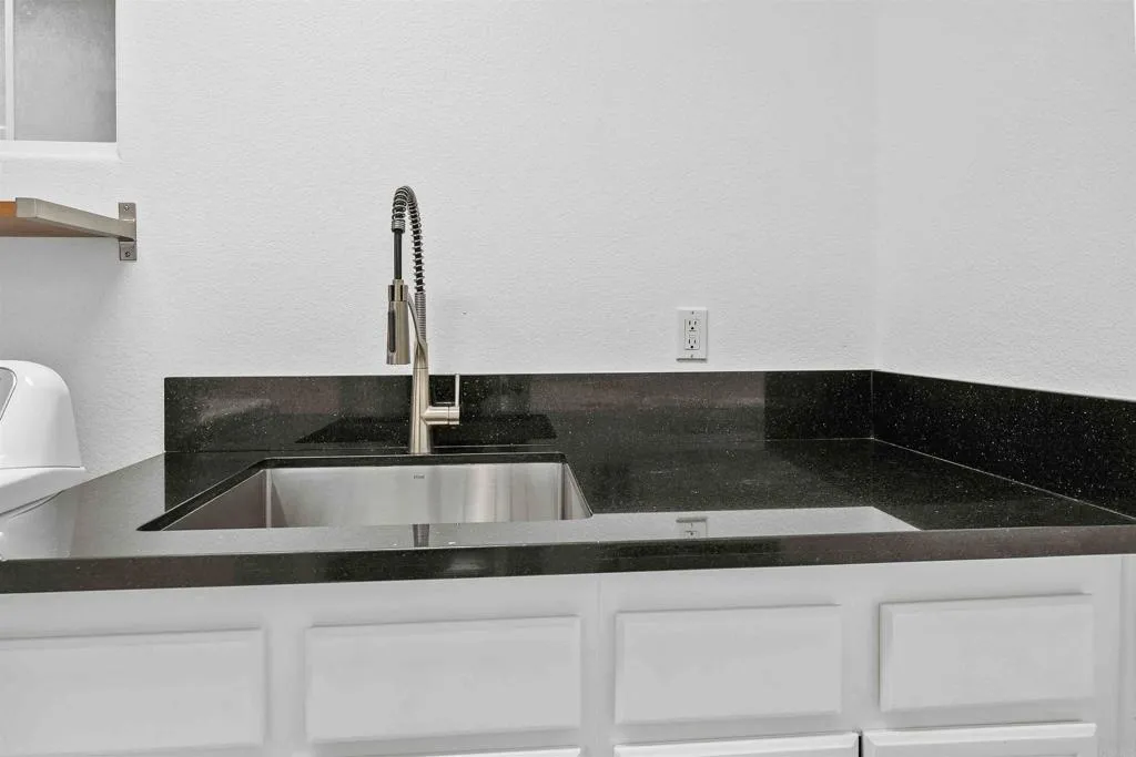 https://cdn.realtyfeed.com/cdn/127/306469625/e9e437868d78b67a5b2a843f52f1ceb7.webp