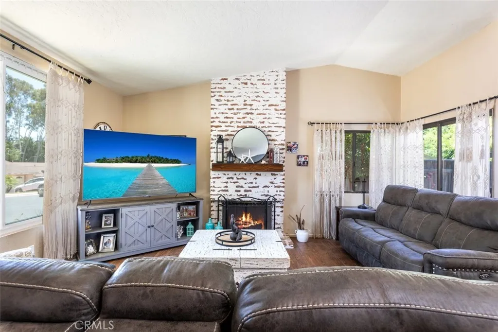 https://cdn.realtyfeed.com/cdn/127/306469695/b52e6655d442c649834b411d0e2809c5.webp