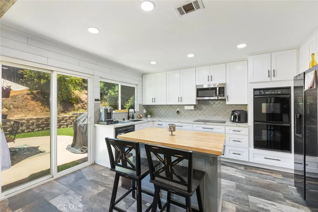 https://cdn.realtyfeed.com/cdn/127/306469695/e0354b7e57b3415bf6f7c0b318a123cf.webp