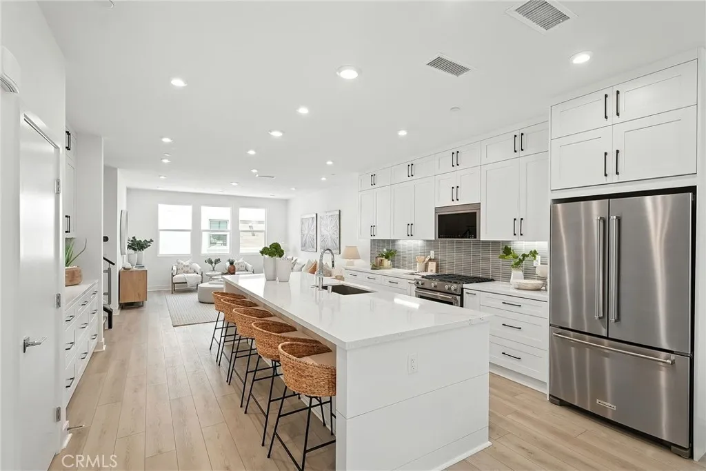 Photo #2: OC25135594 Listing 