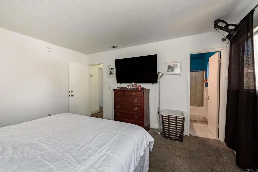 https://cdn.realtyfeed.com/cdn/127/306469765/2c1d0f5951f0cb62a513e2a278e4f67d.webp