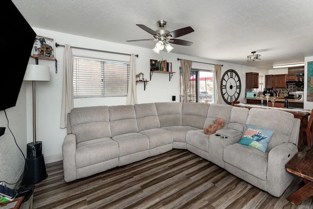 https://cdn.realtyfeed.com/cdn/127/306469765/7c798d64af987aa11f34398612cdc118.webp