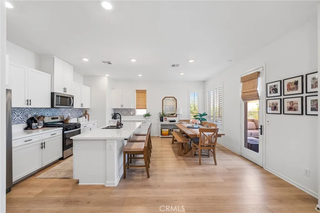 https://cdn.realtyfeed.com/cdn/127/306469810/179186fa5f8001990aacb46096bae25b.webp