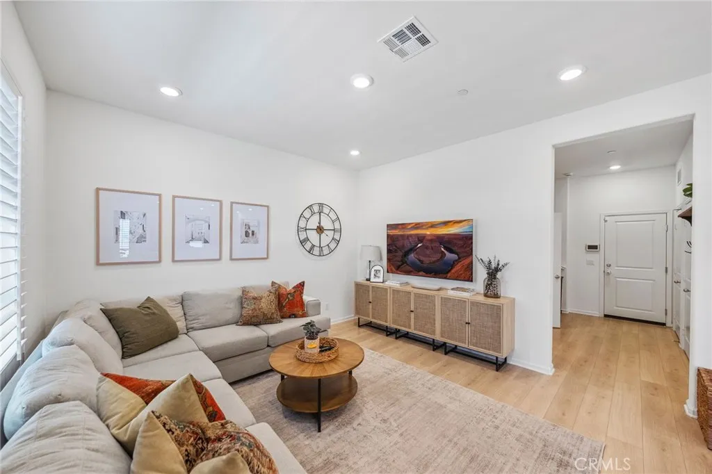 https://cdn.realtyfeed.com/cdn/127/306469810/5cb9f78e88363aa4334e4f0082e4ca2d.webp