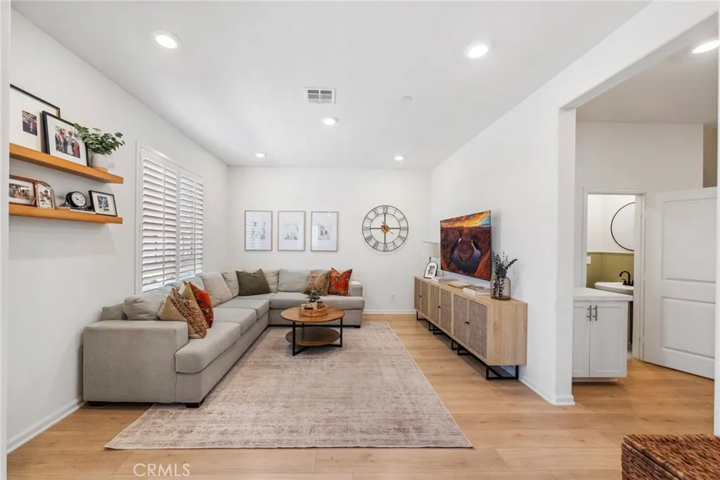 https://cdn.realtyfeed.com/cdn/127/306469810/60f9a32f8f021b9458f9c5990b294d62.webp