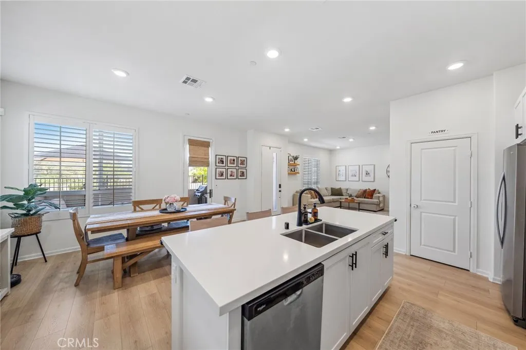 https://cdn.realtyfeed.com/cdn/127/306469810/6f971bcb724cc73de93122ee4989693b.webp