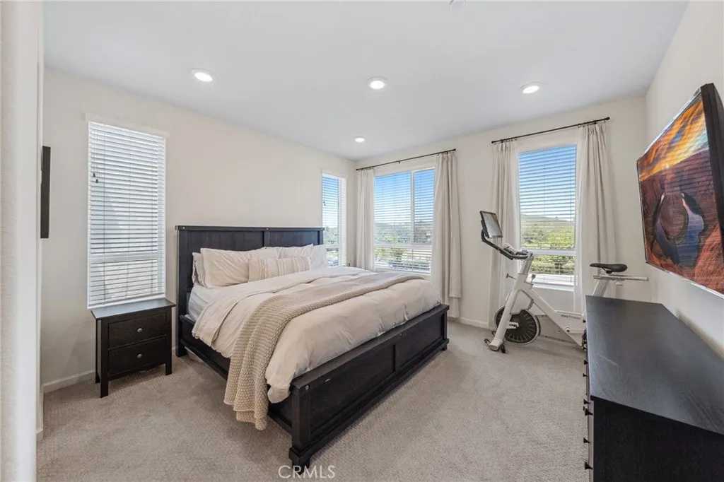 https://cdn.realtyfeed.com/cdn/127/306469810/99f42628b93d7f811c44e209e53ada15.webp